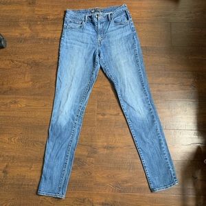 Levi’s Hi-Rise Skinny Jeans